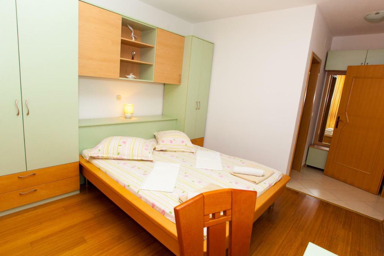 Apartments Jadranko Brela Exterior photo