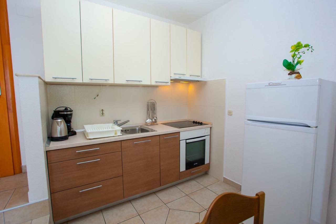 Apartments Jadranko Brela Exterior photo